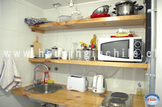 PF-TS: Kitchen equipped with microwave, water boiler, toaster, crockery, etc.