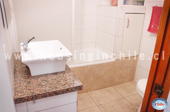 RE-CG: Baño del primer piso compartido por habitaciones 1 y 2