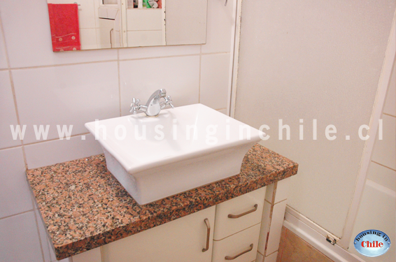 RE-CG: Baño del primer piso compartido por habitaciones 1 y 2