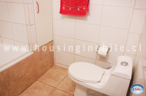 RE-CG: Baño del primer piso compartido por habitaciones 1 y 2