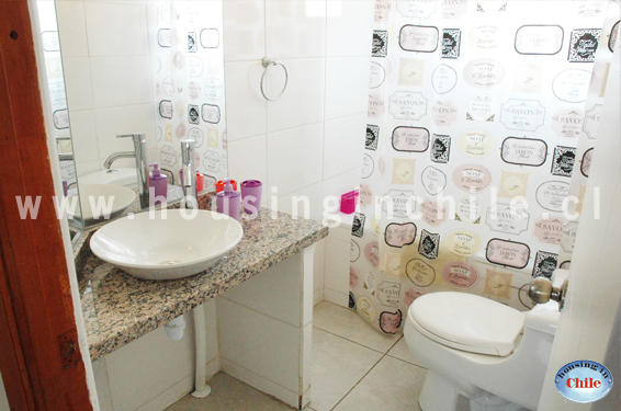 RE-CG: Baño del segundo piso compartido por habitaciones 4, 5 y 6