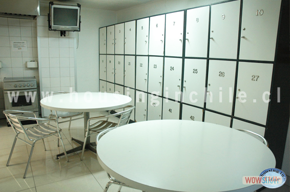 RE-AM: Dining area and lockers