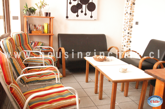 RE-EG: Lounge area with TV