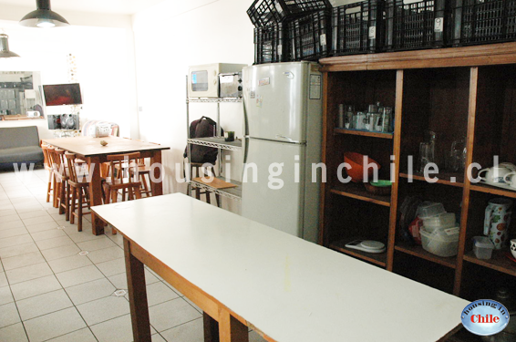 RE-EG: Kitchen close to the dining area