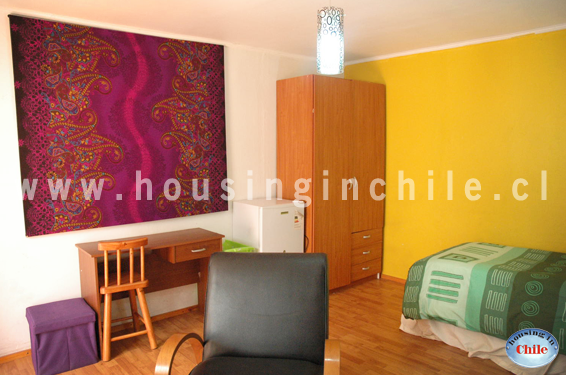 RE-EG: Single room 4 (20 m2) fully equipped with closet, desk, frigobar and lounge area