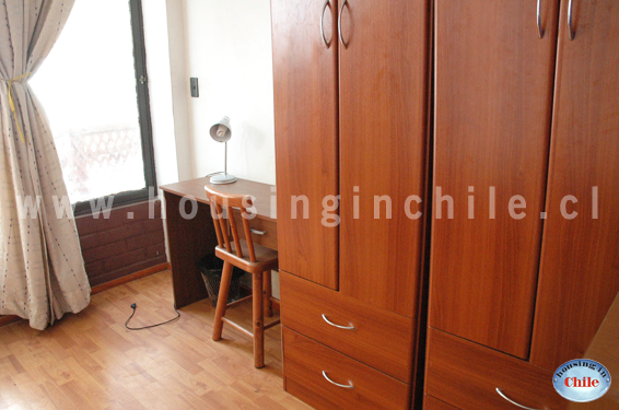 RE-EG: Single room 9 (9 m2) with desk and window to the terrace