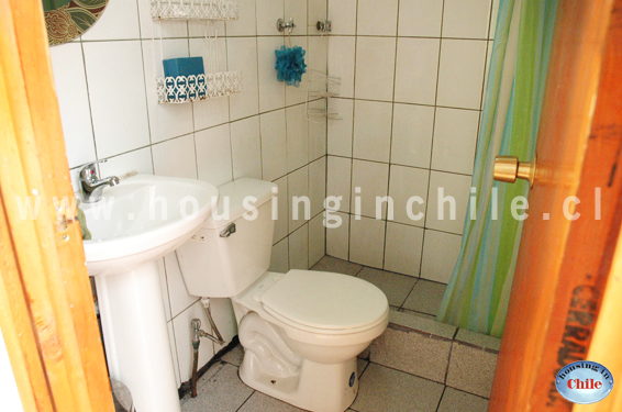 RE-EG: Shared bathroom located in the second floor